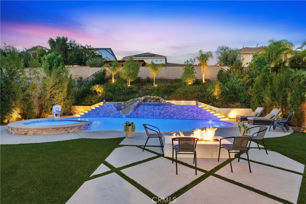 22389 Midtown Court Saugus, CA 91350