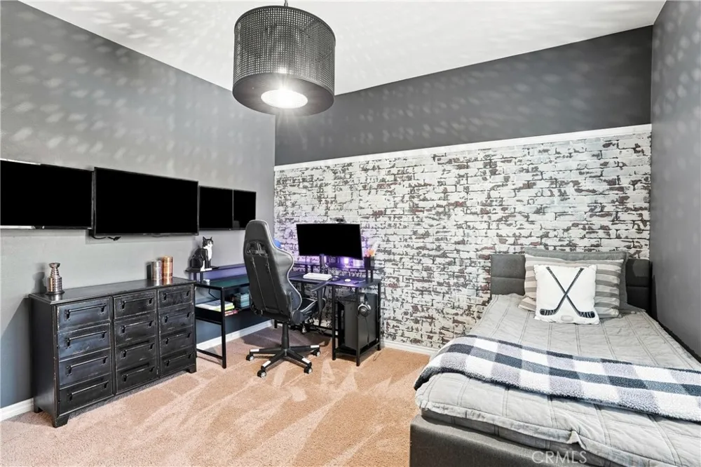 22389 Midtown Court Saugus, CA 91350