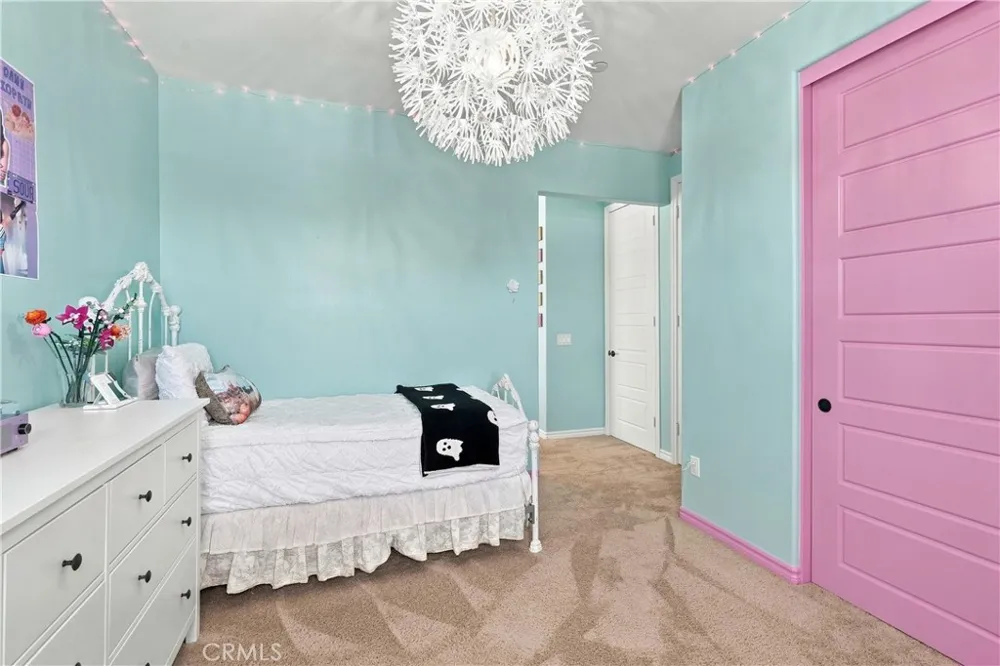 22389 Midtown Court Saugus, CA 91350