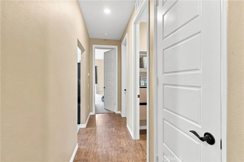 22389 Midtown Court Saugus, CA 91350