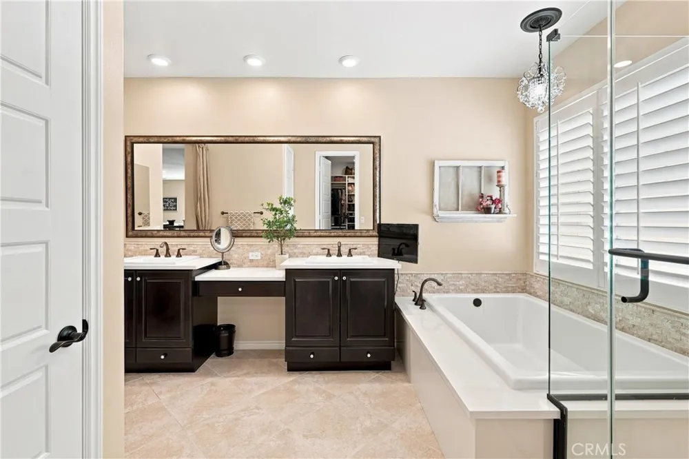 22389 Midtown Court Saugus, CA 91350