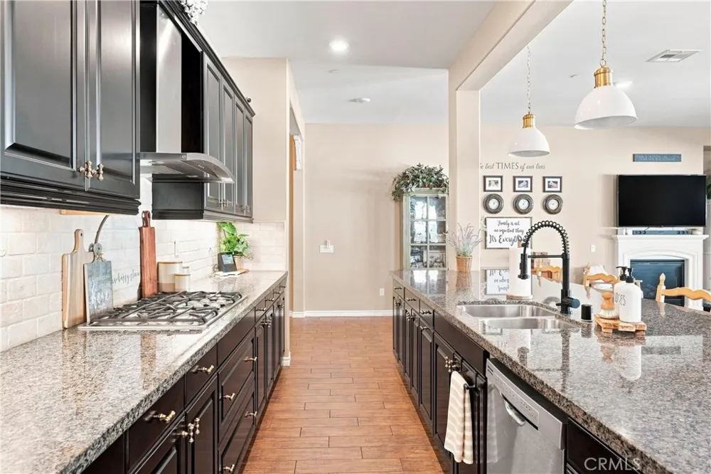 22389 Midtown Court Saugus, CA 91350