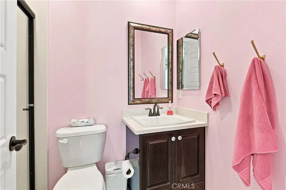 22389 Midtown Court Saugus, CA 91350
