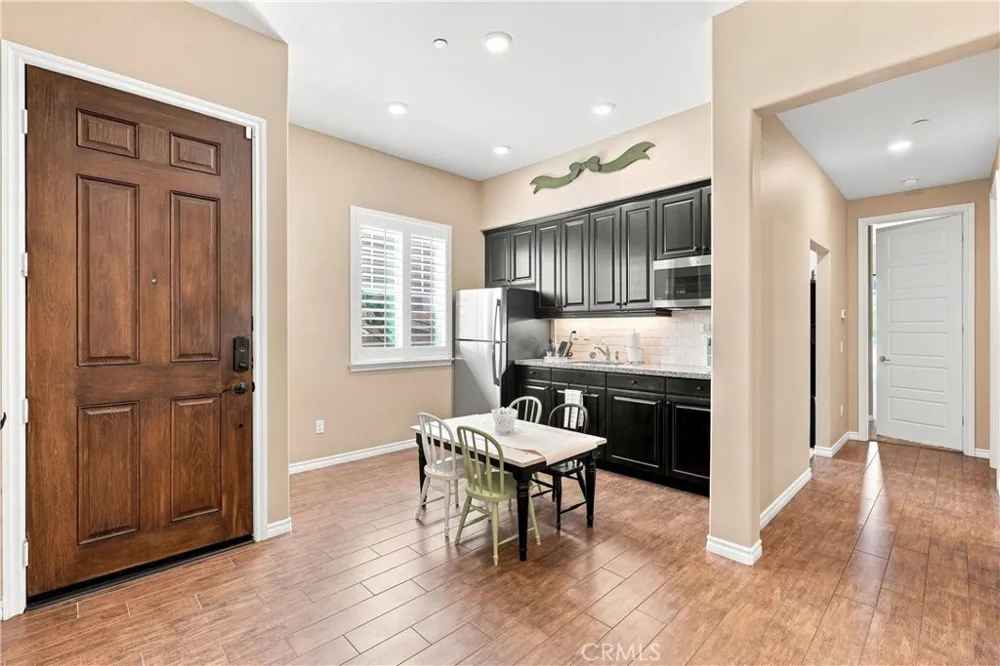 22389 Midtown Court Saugus, CA 91350