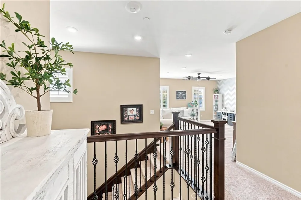 22389 Midtown Court Saugus, CA 91350