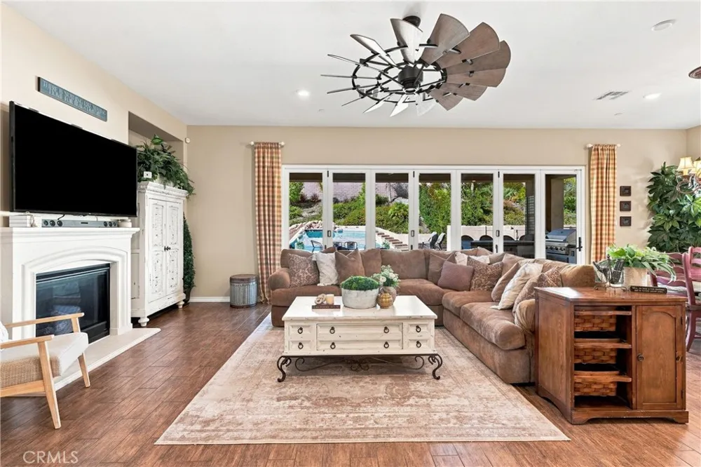 22389 Midtown Court Saugus, CA 91350