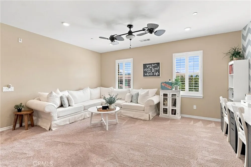 22389 Midtown Court Saugus, CA 91350