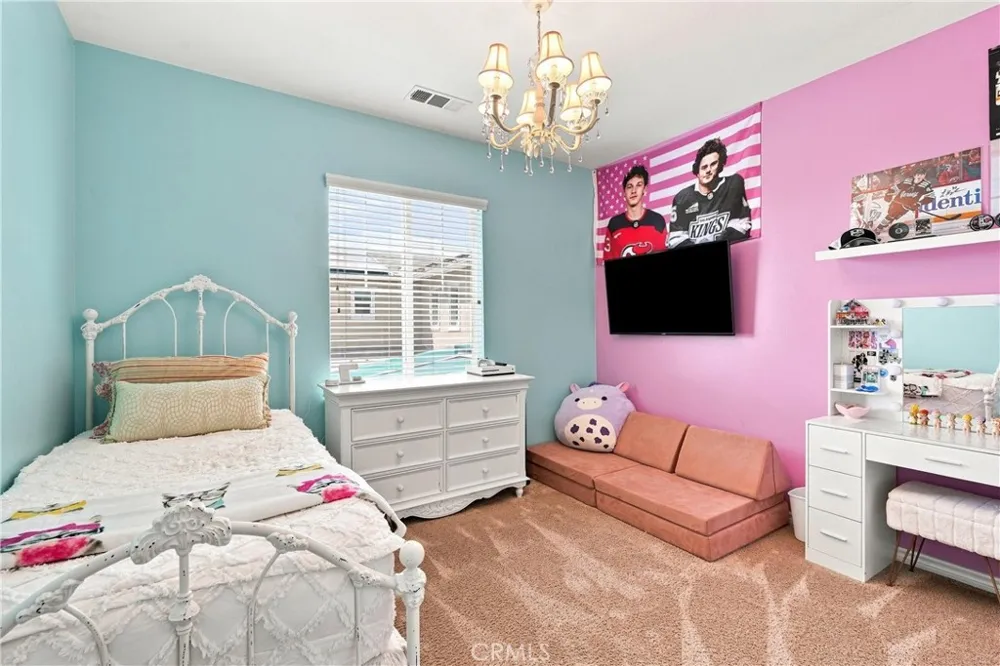 22389 Midtown Court Saugus, CA 91350