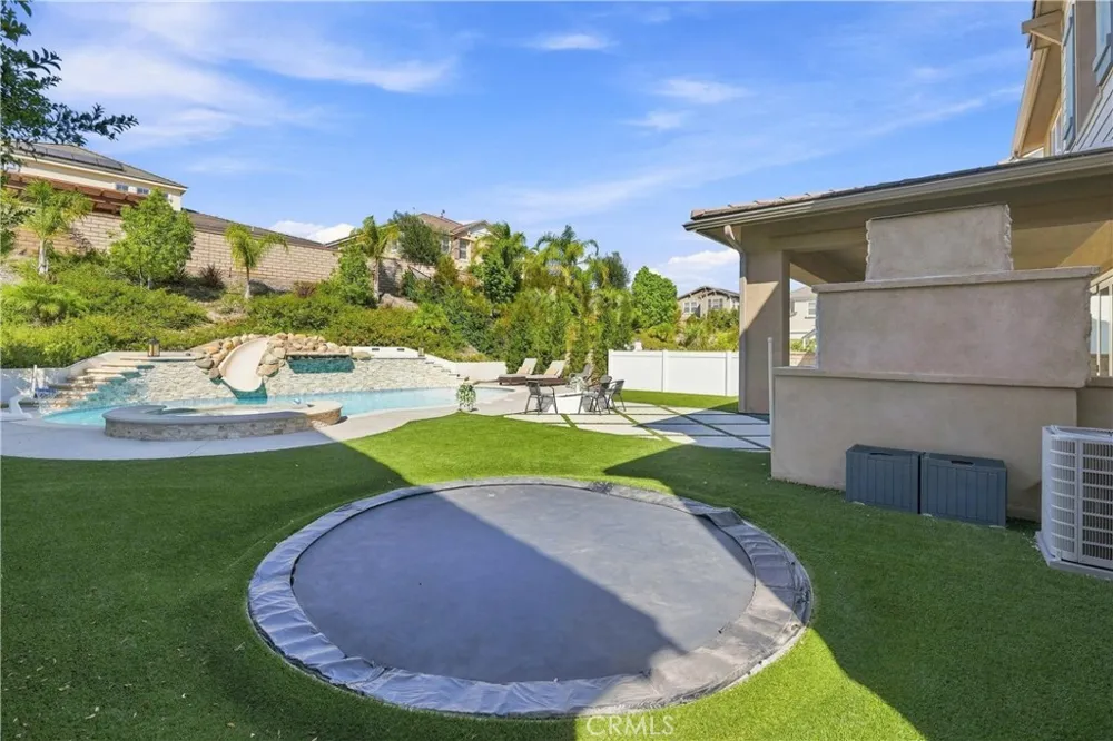 22389 Midtown Court Saugus, CA 91350