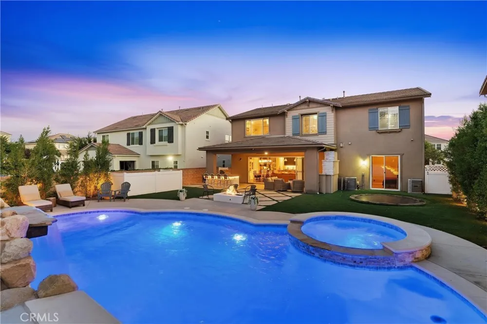 22389 Midtown Court Saugus, CA 91350