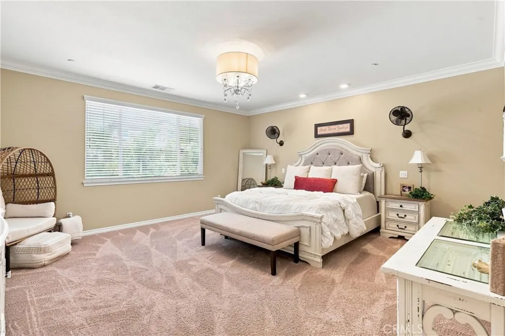 22389 Midtown Court Saugus, CA 91350