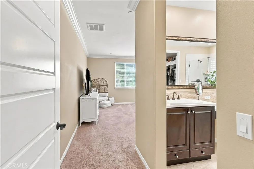 22389 Midtown Court Saugus, CA 91350