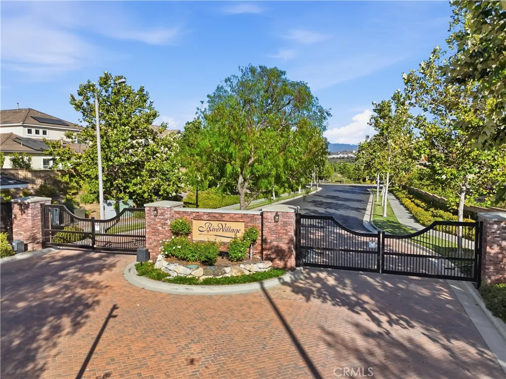 22389 Midtown Court Saugus, CA 91350