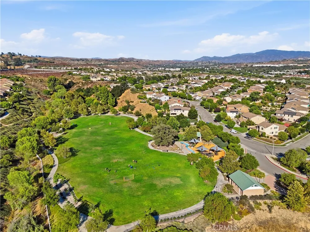 22389 Midtown Court Saugus, CA 91350