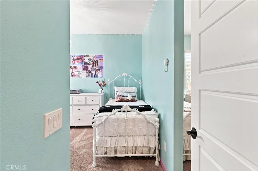 22389 Midtown Court Saugus, CA 91350