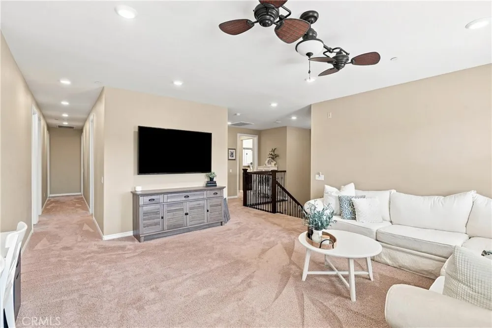 22389 Midtown Court Saugus, CA 91350