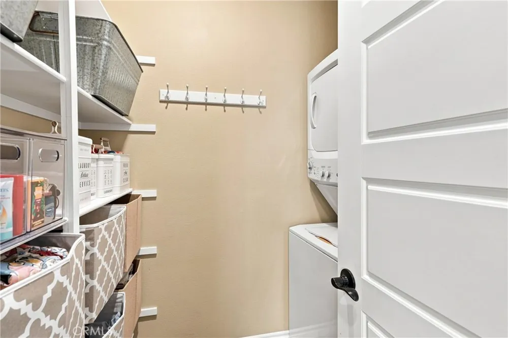 22389 Midtown Court Saugus, CA 91350