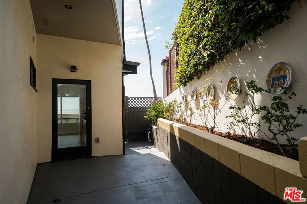 7000 Vista Del Mar Lane Playa del Rey, CA 90293