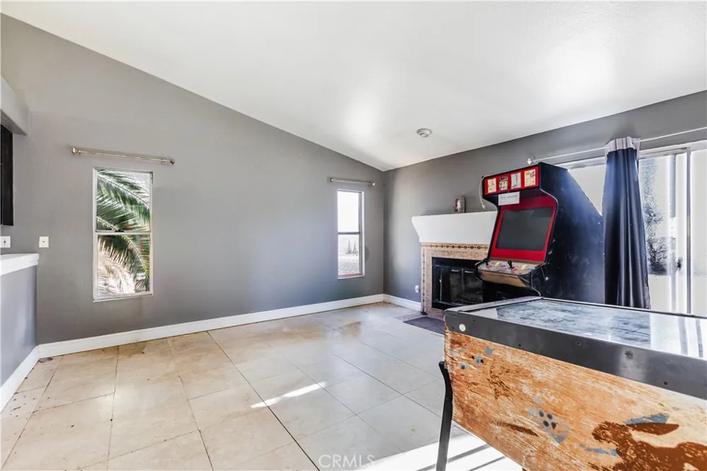 12433 Via Posada Victorville, CA 92392