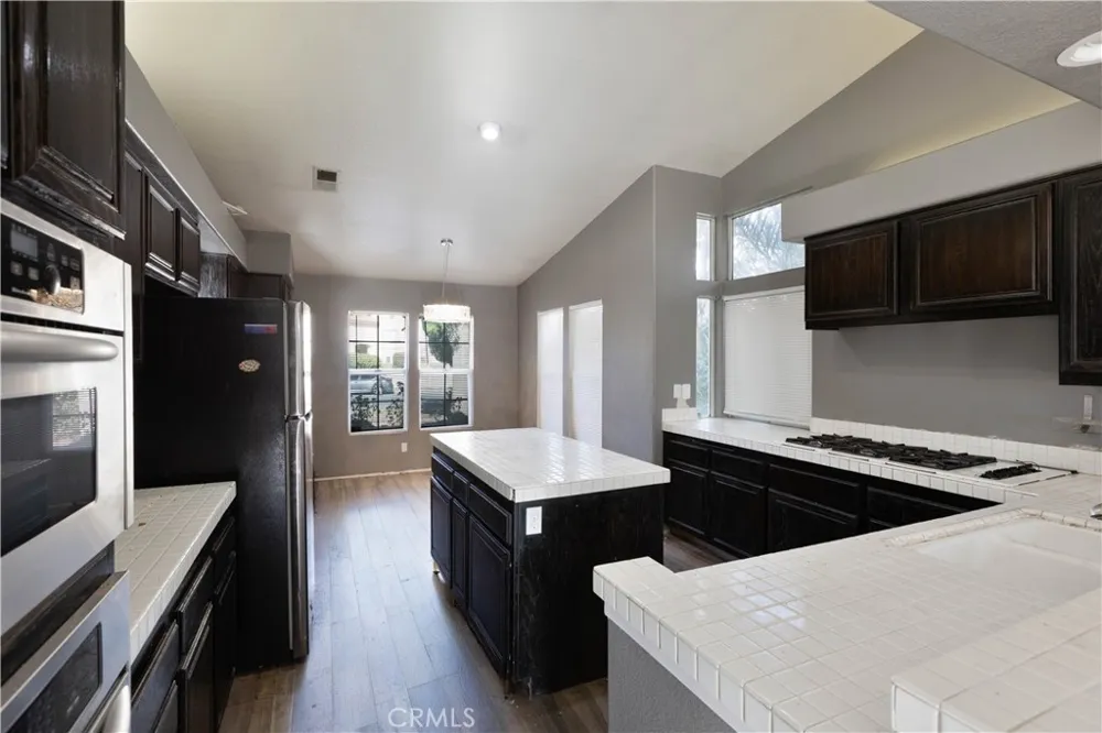 12433 Via Posada Victorville, CA 92392