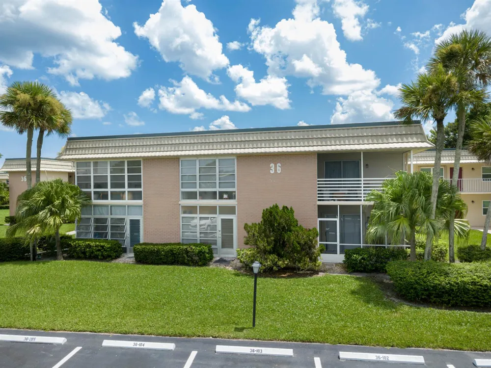 36 VISTA GARDENS TRAIL #103 Vero Beach, FL 32962
