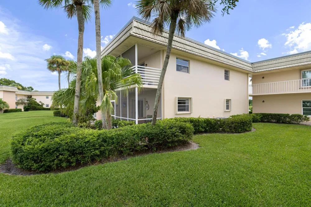 36 VISTA GARDENS TRAIL #103 Vero Beach, FL 32962