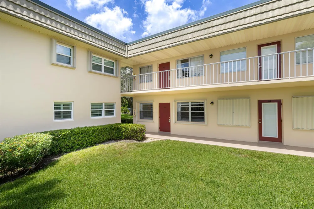36 VISTA GARDENS TRAIL #103 Vero Beach, FL 32962