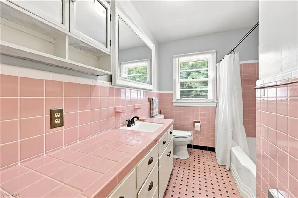 246 Fairview Avenue Mount Airy, NC 27030