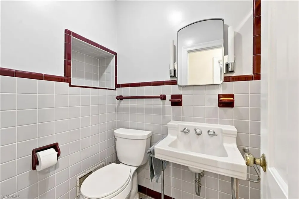 246 Fairview Avenue Mount Airy, NC 27030