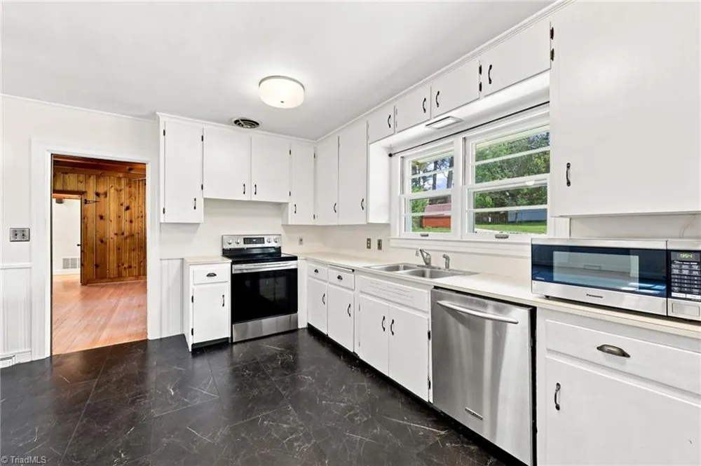 246 Fairview Avenue Mount Airy, NC 27030