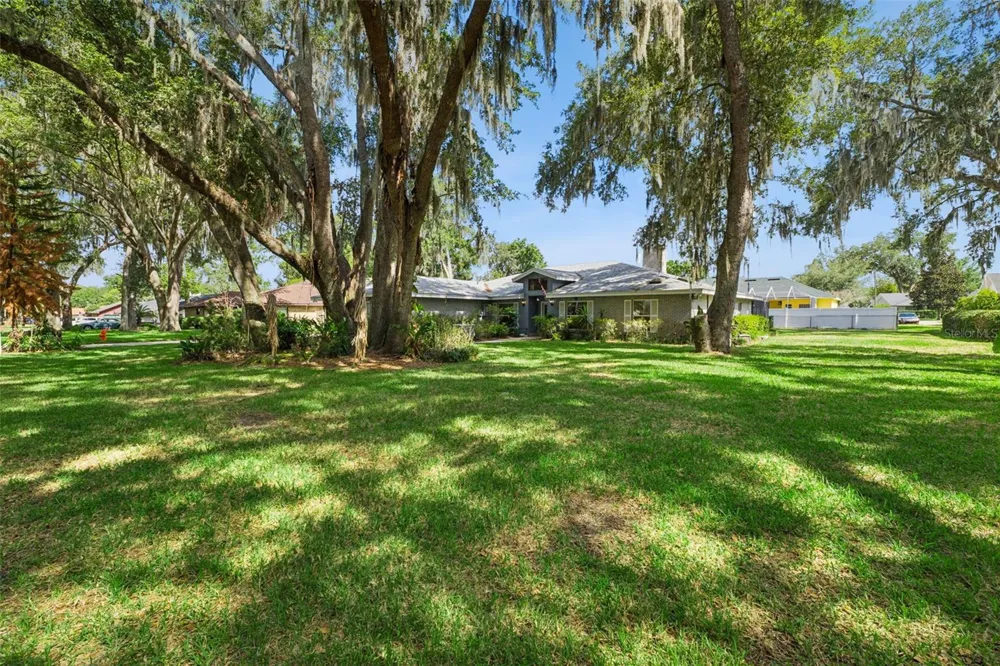 2610 TWELVE POINT DRIVE Lakeland, FL 33811