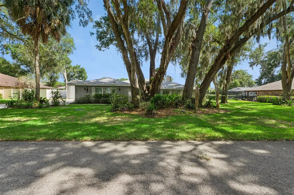 2610 TWELVE POINT DRIVE Lakeland, FL 33811