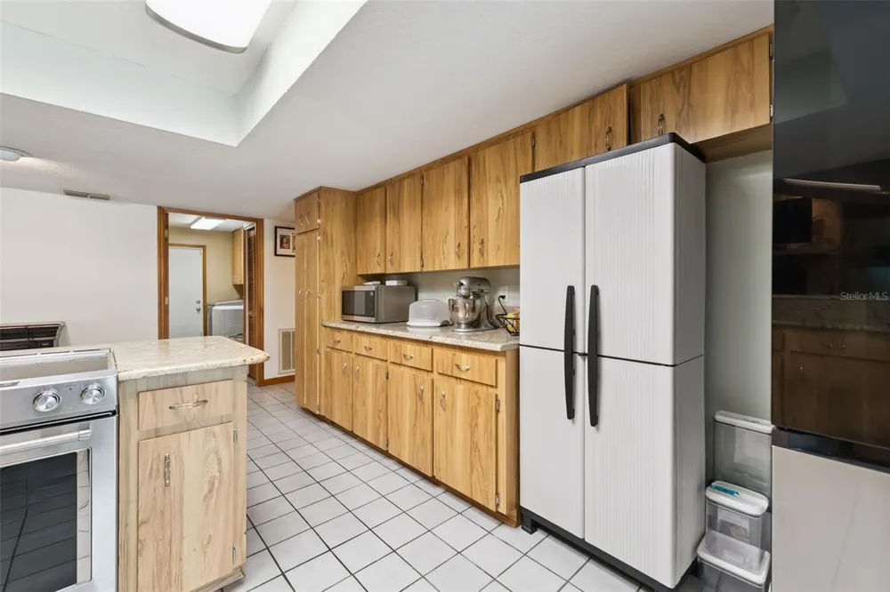 2610 TWELVE POINT DRIVE Lakeland, FL 33811