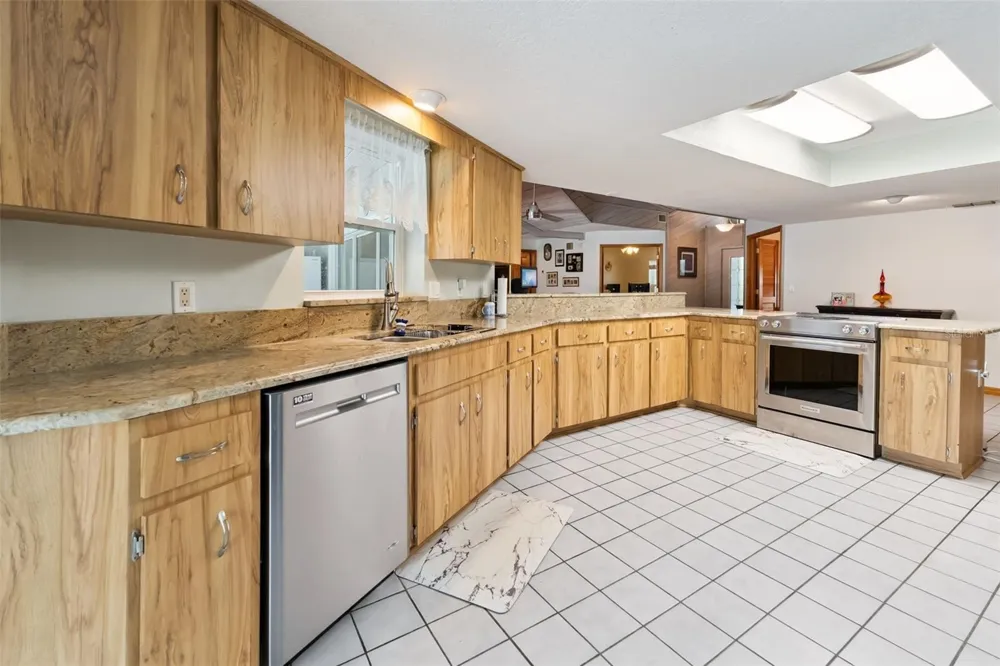 2610 TWELVE POINT DRIVE Lakeland, FL 33811