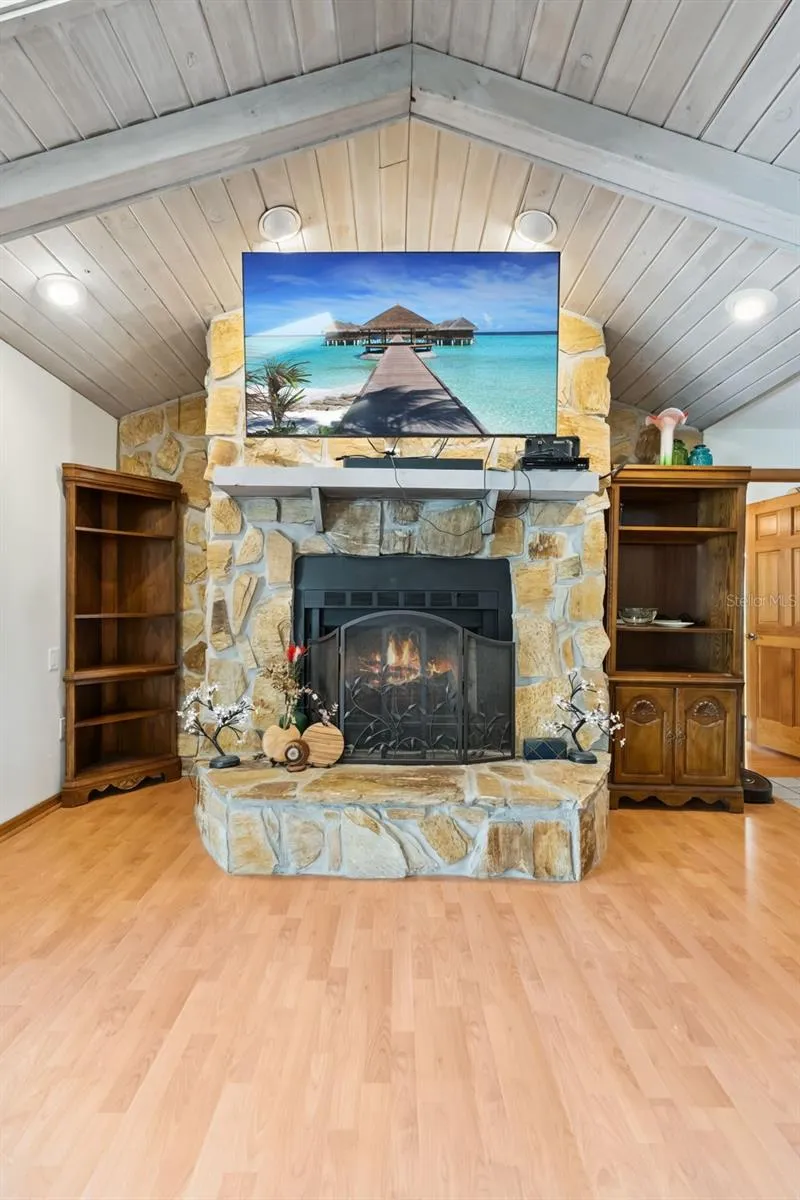 2610 TWELVE POINT DRIVE Lakeland, FL 33811