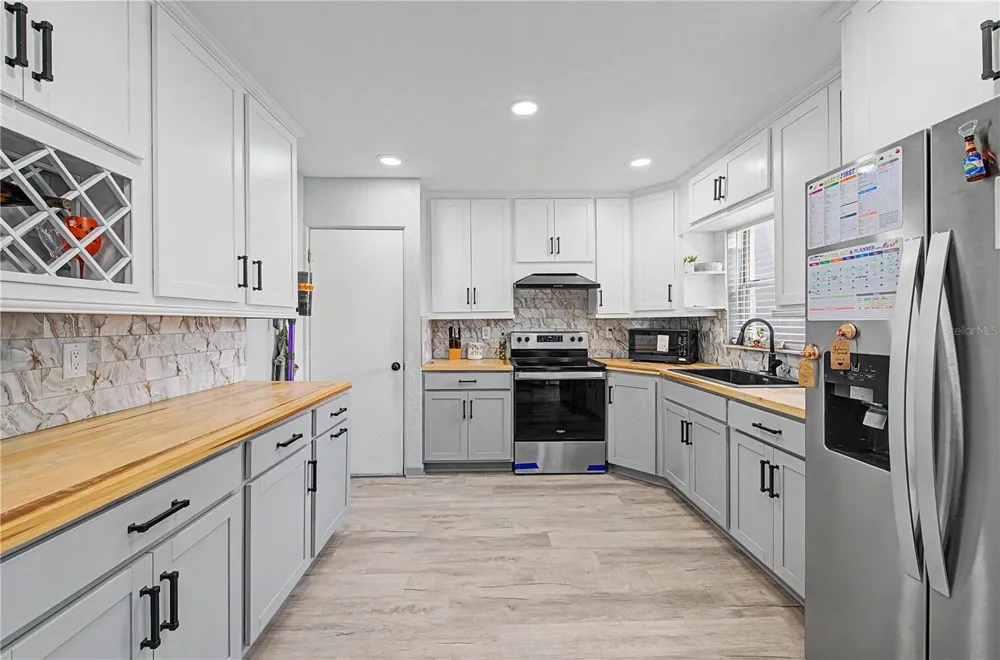 305 CORDOVA ROAD Auburndale, FL 33823