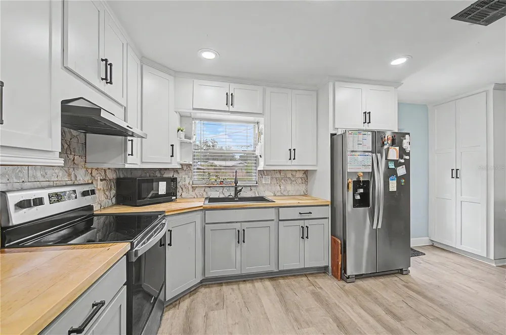 305 CORDOVA ROAD Auburndale, FL 33823
