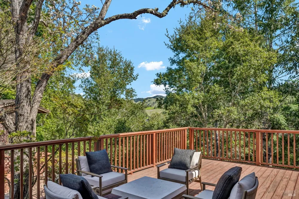 40 Los Pinos Nicasio, CA 94946