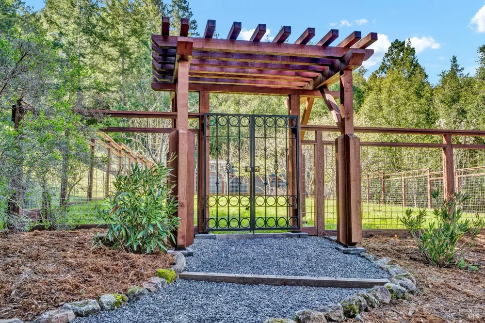 40 Los Pinos Nicasio, CA 94946
