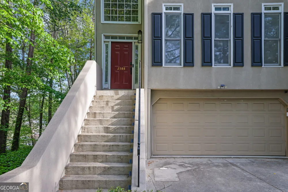 2588 Oakwood WAY SE Smyrna, GA 30080