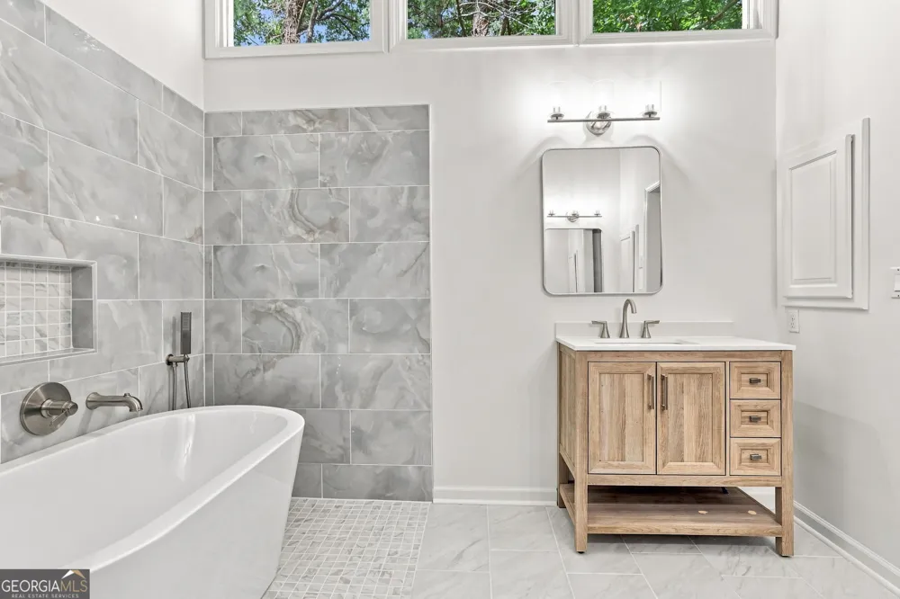 2588 Oakwood WAY SE Smyrna, GA 30080