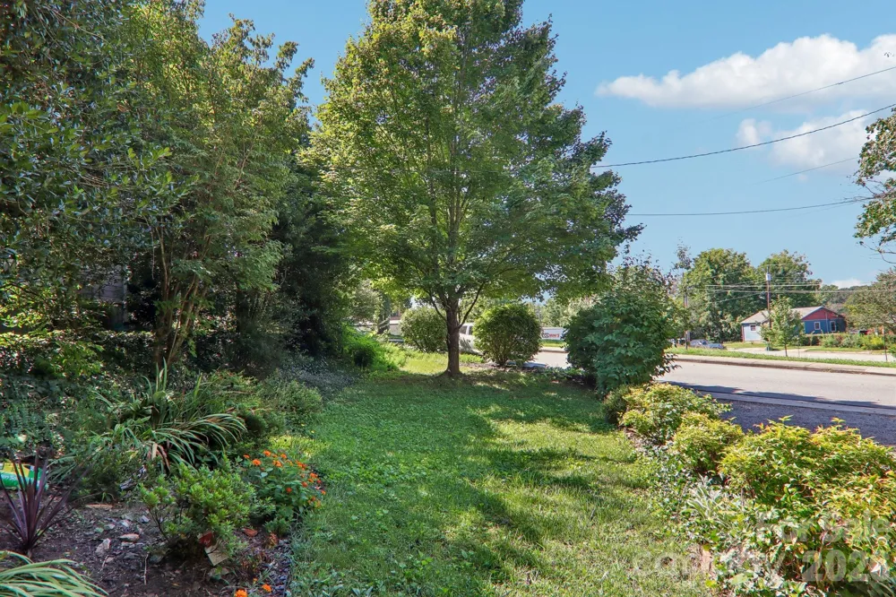 137 Sulphur Springs Road Asheville, NC 28806