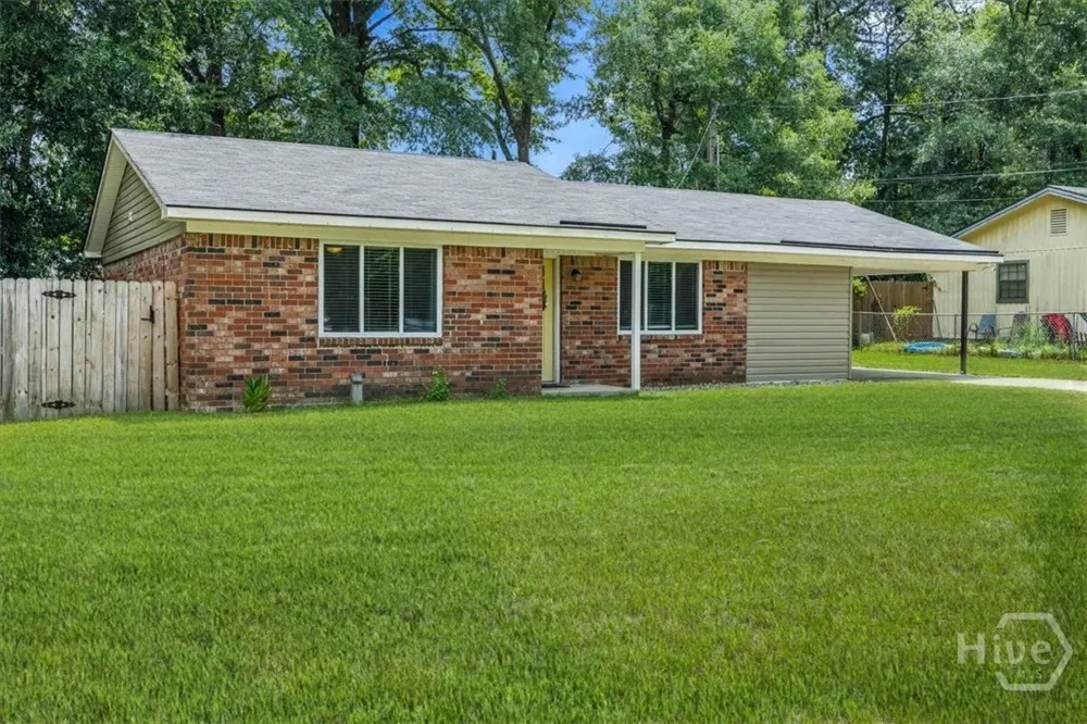 305 E fourth Street Springfield, GA 31329