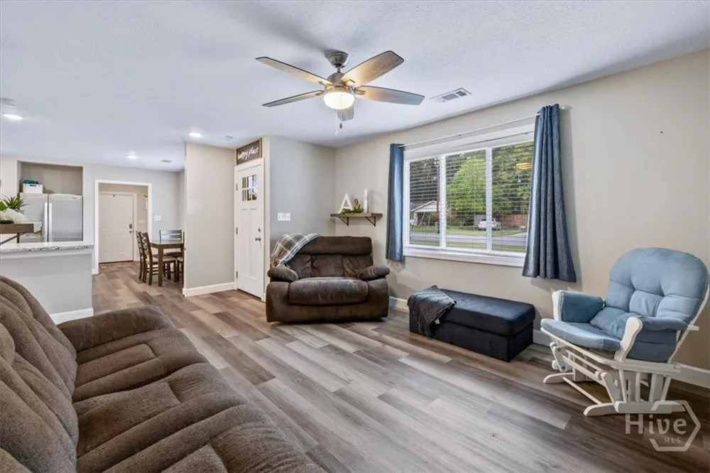 305 E fourth Street Springfield, GA 31329
