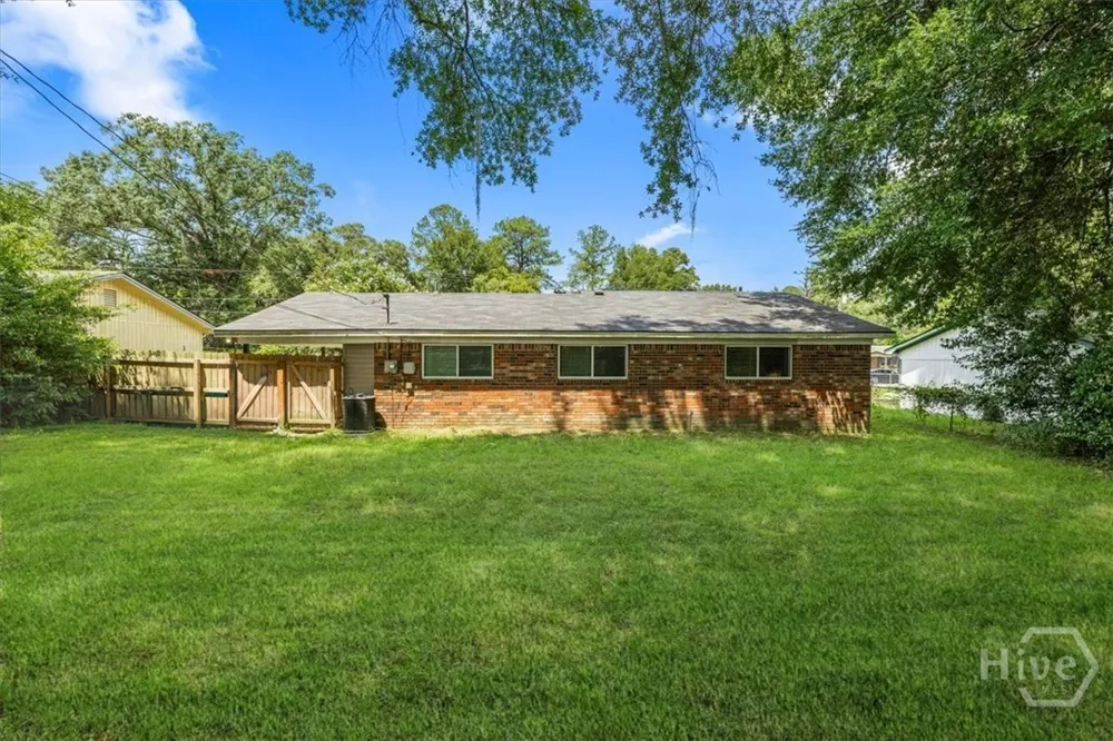 305 E fourth Street Springfield, GA 31329