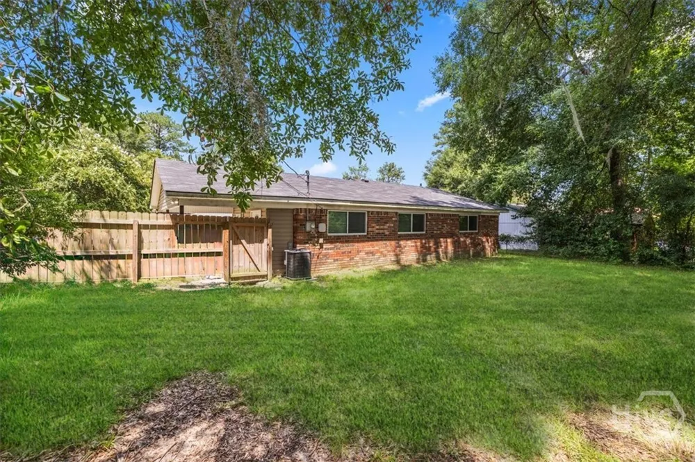 305 E fourth Street Springfield, GA 31329