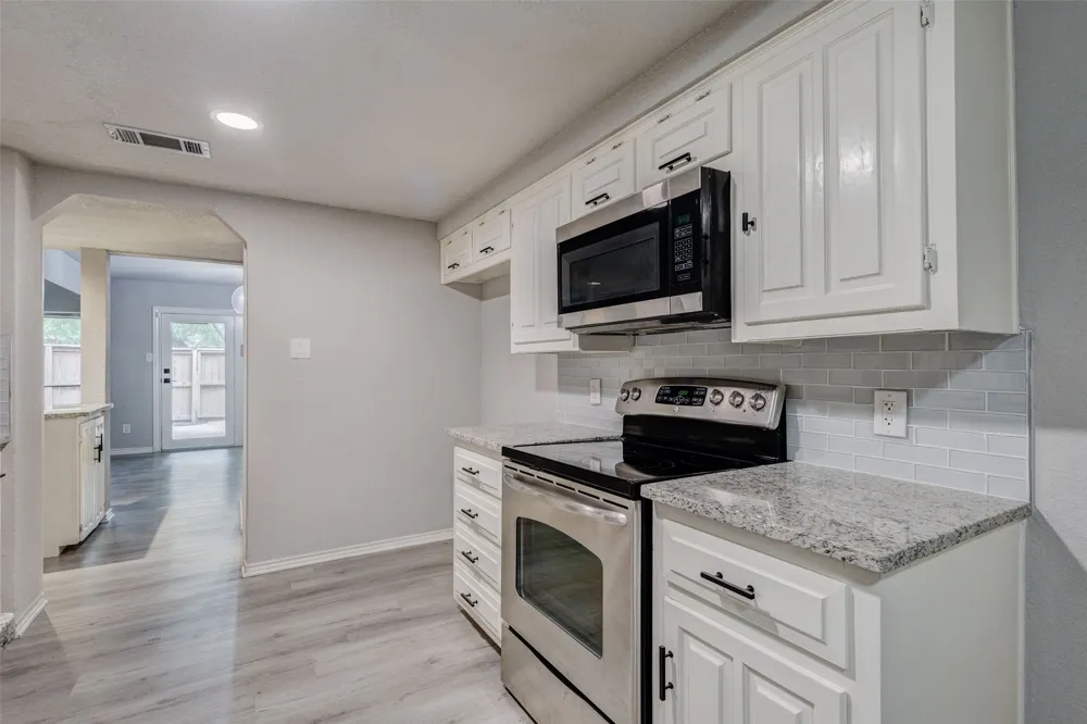 3161 Golden Oak Farmers Branch, TX 75234