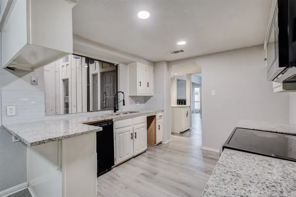 3161 Golden Oak Farmers Branch, TX 75234