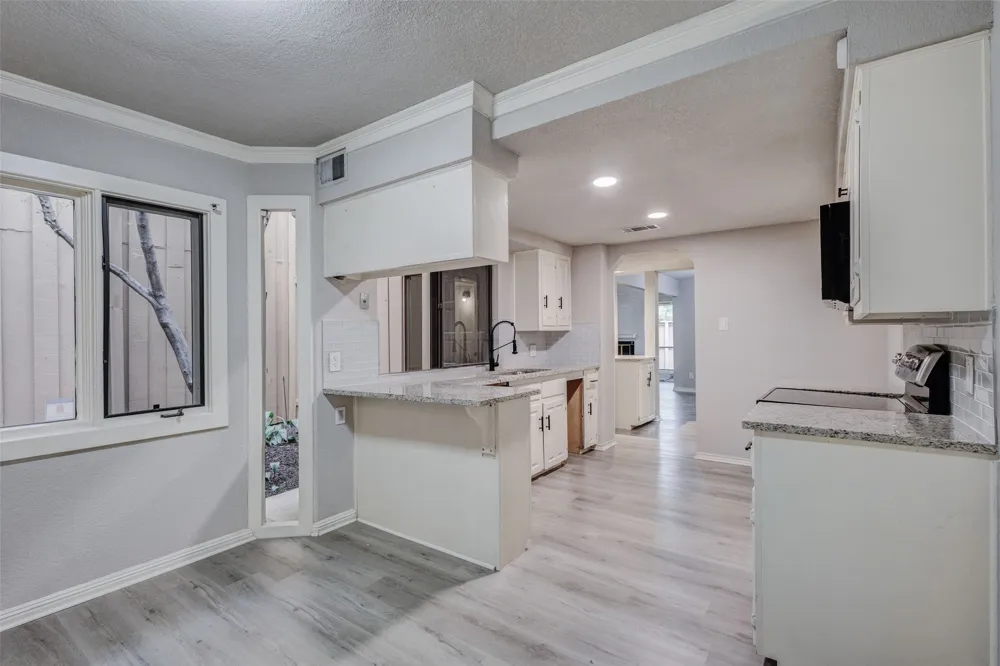 3161 Golden Oak Farmers Branch, TX 75234