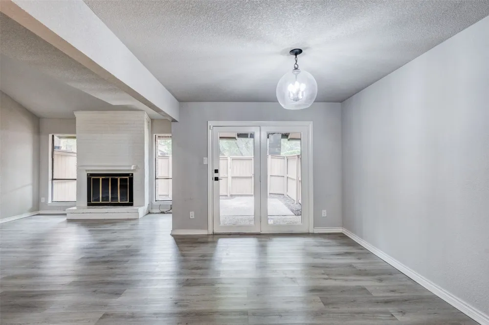 3161 Golden Oak Farmers Branch, TX 75234